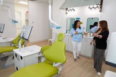 HelotesChildrensDentistryRibbonCutting5R7A9614