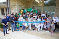 HelotesChildrensDentistryRibbonCutting5R7A9668