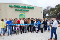 S.A.TotalTreeServiceRibbonCutting5R7A7460